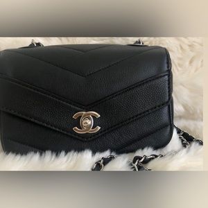 CHANEL Chevron V Stitch Chain Shoulder Bag Leather Black